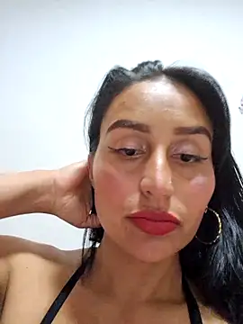 Snapshot of LunaRouuse_ chatting on February 7, 11:19 pm LunaRouuse online show from February 7, 11:19 pm