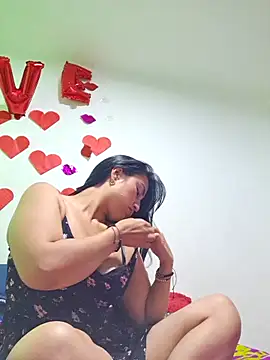 Snapshot of LunaRouuse_ chatting on February 18, 12:34 pm LunaRouuse online show from February 18, 12:34 pm