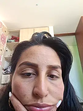 Snapshot of LunaRouuse_ chatting on February 27, 2:06 pm LunaRouuse online show from February 27, 2:06 pm