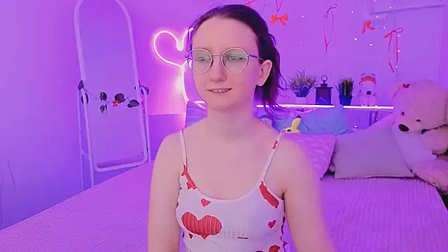 Snapshot of SunshineBlaze chatting on February 6, 5:12 am SunshineBlaze online show from February 6, 5:12 am