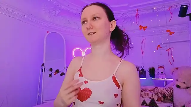 Snapshot of SunshineBlaze chatting on February 11, 1:27 pm SunshineBlaze online show from February 11, 1:27 pm