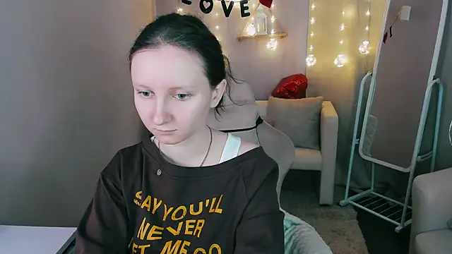 Snapshot of SunshineBlaze chatting on February 15, 5:26 am SunshineBlaze online show from February 15, 5:26 am