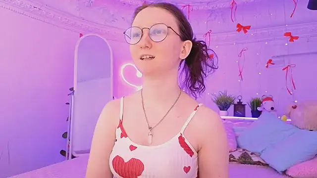 Snapshot of SunshineBlaze chatting on February 17, 1:29 pm SunshineBlaze online show from February 17, 1:29 pm