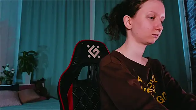 Snapshot of SunshineBlaze chatting on February 22, 5:51 am SunshineBlaze online show from February 22, 5:51 am