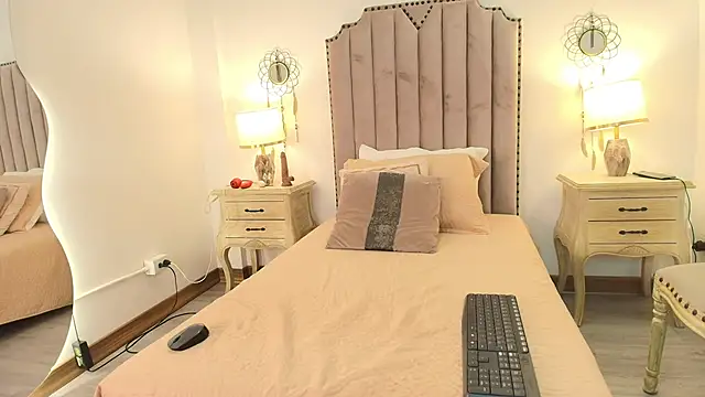 kimberly colle7 online show from May 31, 2:53 am