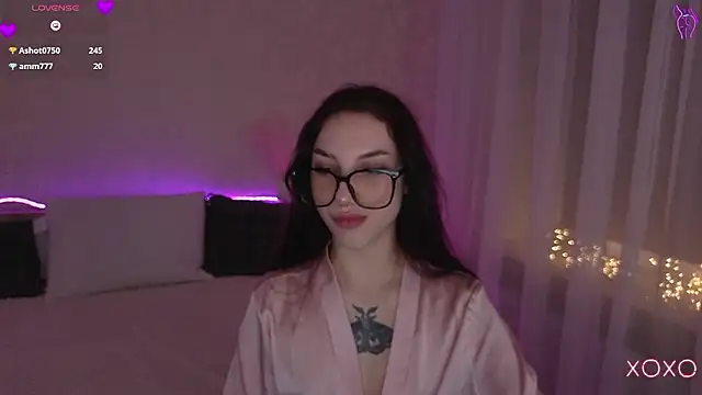 Snapshot of TianaHot777 chatting on February 4, 1:44 am TianaHot777 online show from February 4, 1:44 am