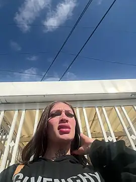 lizz lunna online show from April 24, 8:22 pm