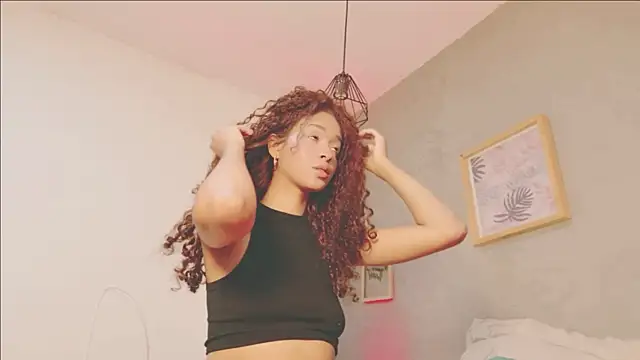 Snapshot of lanahill11 chatting on February 12, 1:44 am lanahill11 online show from February 12, 1:44 am