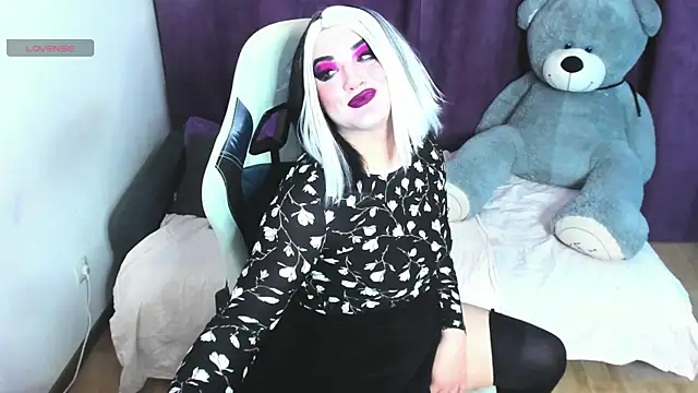 Snapshot of sexxx-queen chatting on May 19, 2:23 pm sexxx-queen online show from May 19, 2:23 pm