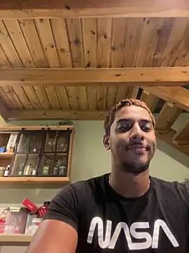 Snapshot of Axel_black10 chatting on February 8, 3:26 pm Axel black10 online show from February 8, 3:26 pm