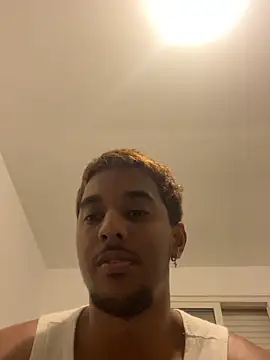 Snapshot of Axel_black10 chatting on February 10, 7:29 pm Axel black10 online show from February 10, 7:29 pm