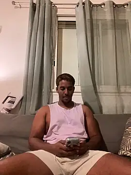 Snapshot of Axel_black10 chatting on February 12, 9:54 pm Axel black10 online show from February 12, 9:54 pm