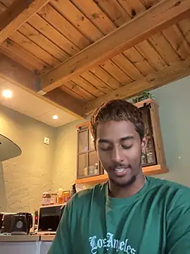 Snapshot of Axel_black10 chatting on February 20, 10:16 am Axel black10 online show from February 20, 10:16 am