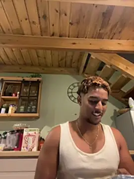 Snapshot of Axel_black10 chatting on February 27, 6:08 pm Axel black10 online show from February 27, 6:08 pm