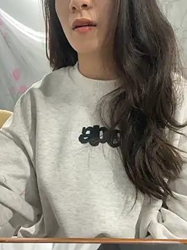 berry alma06 online show from January 9, 11:24 am