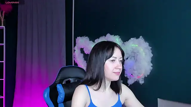 Amily Warren online show from March 6, 2:08 am