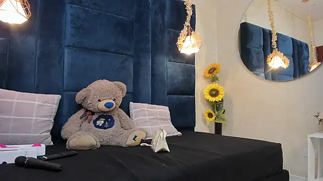 Laura Miller1 online show from April 12, 4:12 pm