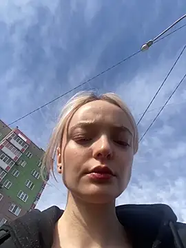 aka Blonde online show from April 8, 8:47 am