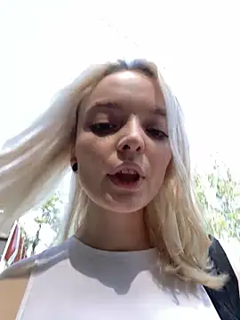 Snapshot of aka_Blonde chatting on June 8, 8:04 am aka Blonde online show from June 8, 8:04 am