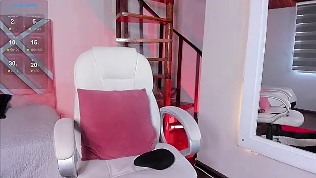 Lara reynolds  online show from March 23, 1:59 pm