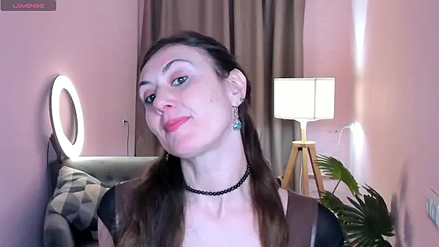 Juliet Jamess online show from February 24, 6:55 am