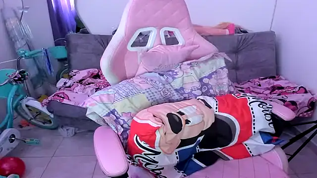 jenniferbodys online show from April 5, 5:10 pm