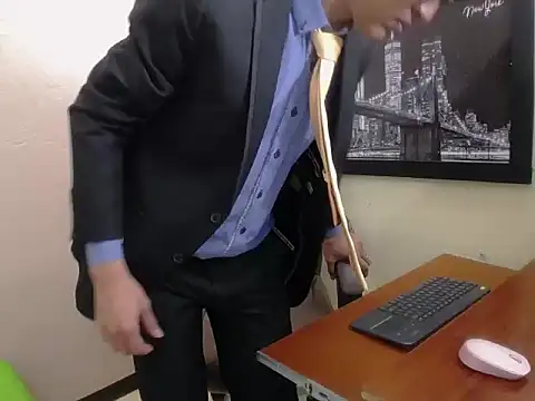 Oswalldo   online show from February 17, 11:40 am