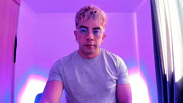 Snapshot of davidMars1 chatting on February 27, 7:47 pm davidMars1 online show from February 27, 7:47 pm