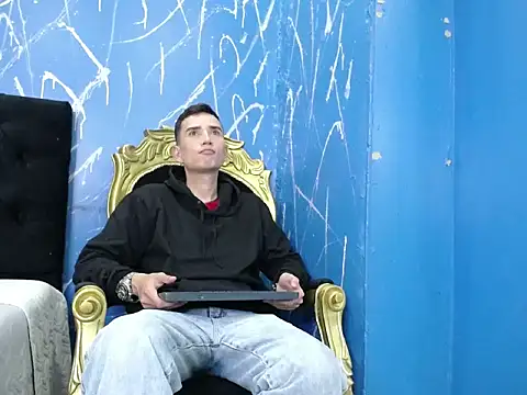 Iam Smith  online show from February 15, 2:52 am