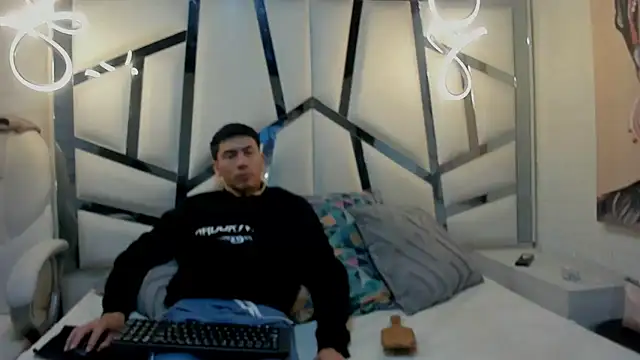 ScarlettAndLucas online show from February 13, 10:00 am