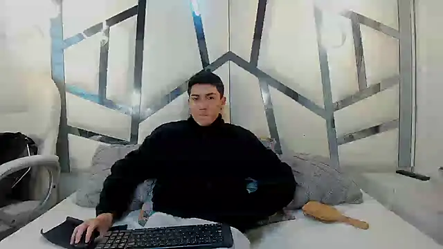 ScarlettAndLucas online show from February 19, 12:34 pm