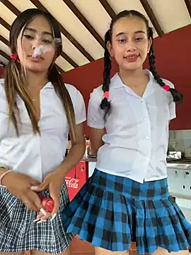 Snapshot of l0lita_emi chatting on January 31, 7:11 pm l0lita emi online show from January 31, 7:11 pm