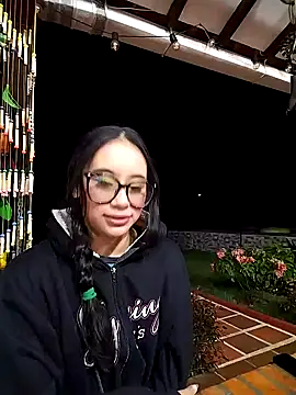 Snapshot of l0lita_emi chatting on February 14, 10:23 am l0lita emi online show from February 14, 10:23 am