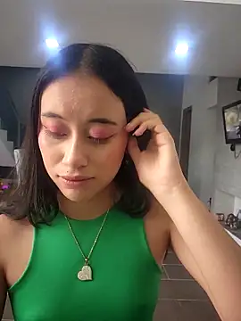 Snapshot of l0lita_emi chatting on February 17, 3:08 pm l0lita emi online show from February 17, 3:08 pm