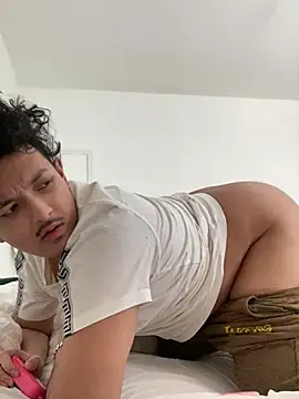 Snapshot of fiddyxx chatting on May 17, 12:45 pm fiddyxx online show from May 17, 12:45 pm
