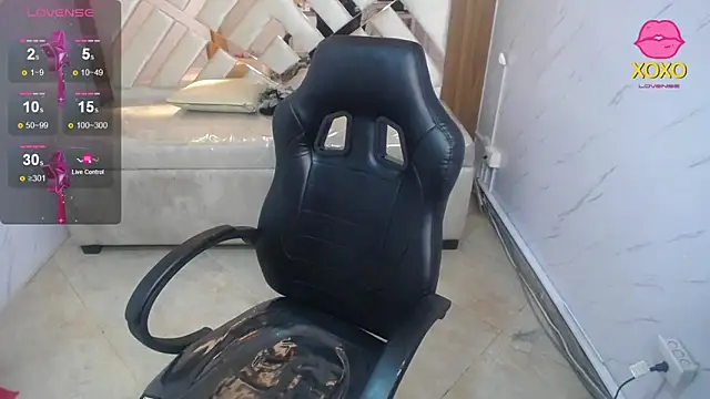 Clhoe b online show from April 15, 1:01 am