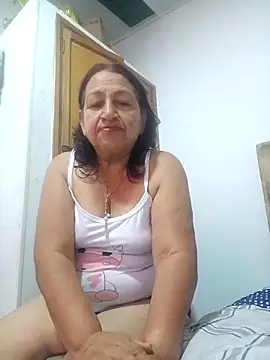 Snapshot of DaisyPassio chatting on February 17, 1:24 am DaisyPassio online show from February 17, 1:24 am