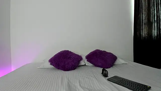 KylieJonesReal online show from February 14, 8:38 pm