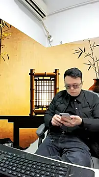 Snapshot of typ-001 chatting on January 13, 3:12 am typ-001 online show from January 13, 3:12 am