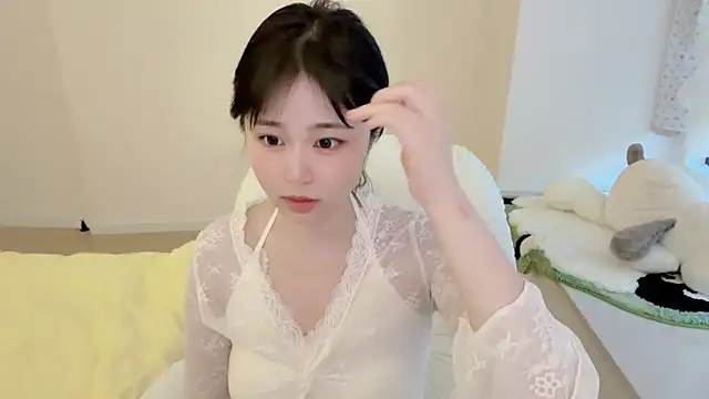 Snapshot of Onefiona chatting on April 9, 5:40 am Onefiona online show from April 9, 5:40 am