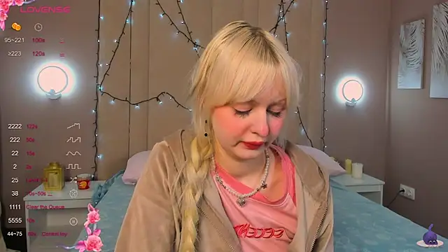 AdeleSilvy online show from April 2, 1:36 am