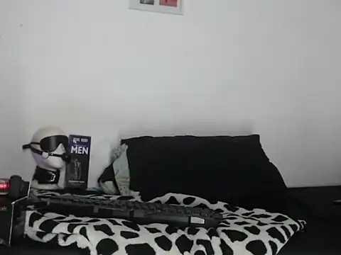 Snapshot of CherryH0ttie chatting on May 27, 6:49 pm CherryH0ttie online show from May 27, 6:49 pm