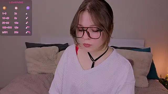 Snapshot of Next2Marie chatting on February 4, 3:34 am Next2Marie online show from February 4, 3:34 am