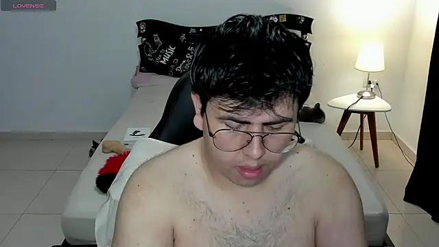 Snapshot of Dylan_cr chatting on March 30, 1:28 am Dylan cr online show from March 30, 1:28 am