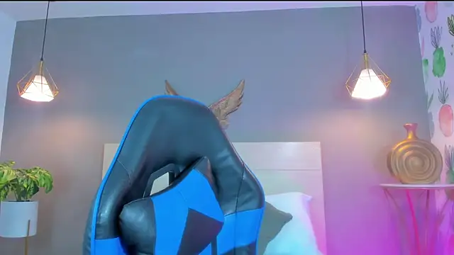 emma hiltonn  online show from April 10, 2:28 am