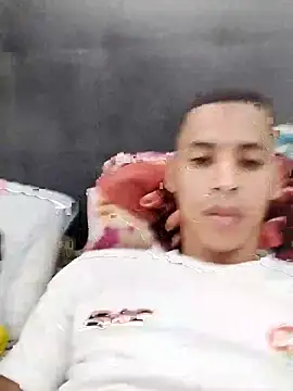 Snapshot of largo666 chatting on March 2, 2:46 pm largo666 online show from March 2, 2:46 pm