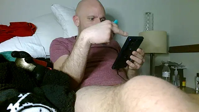 Snapshot of FrankieFuckMe chatting on February 14, 4:42 am FrankieFuckMe online show from February 14, 4:42 am