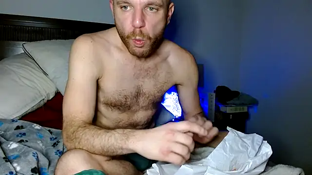 Snapshot of FrankieFuckMe chatting on February 26, 2:16 pm FrankieFuckMe online show from February 26, 2:16 pm