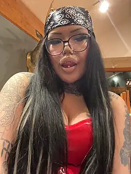 Snapshot of BaByDollxChloe chatting on February 4, 10:21 am BaByDollxChloe online show from February 4, 10:21 am