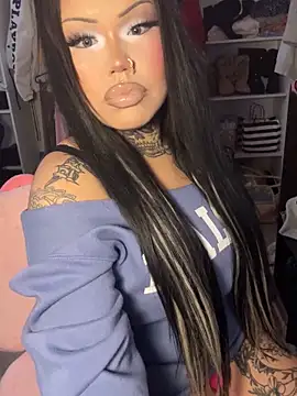 Snapshot of BaByDollxChloe chatting on February 23, 8:17 pm BaByDollxChloe online show from February 23, 8:17 pm